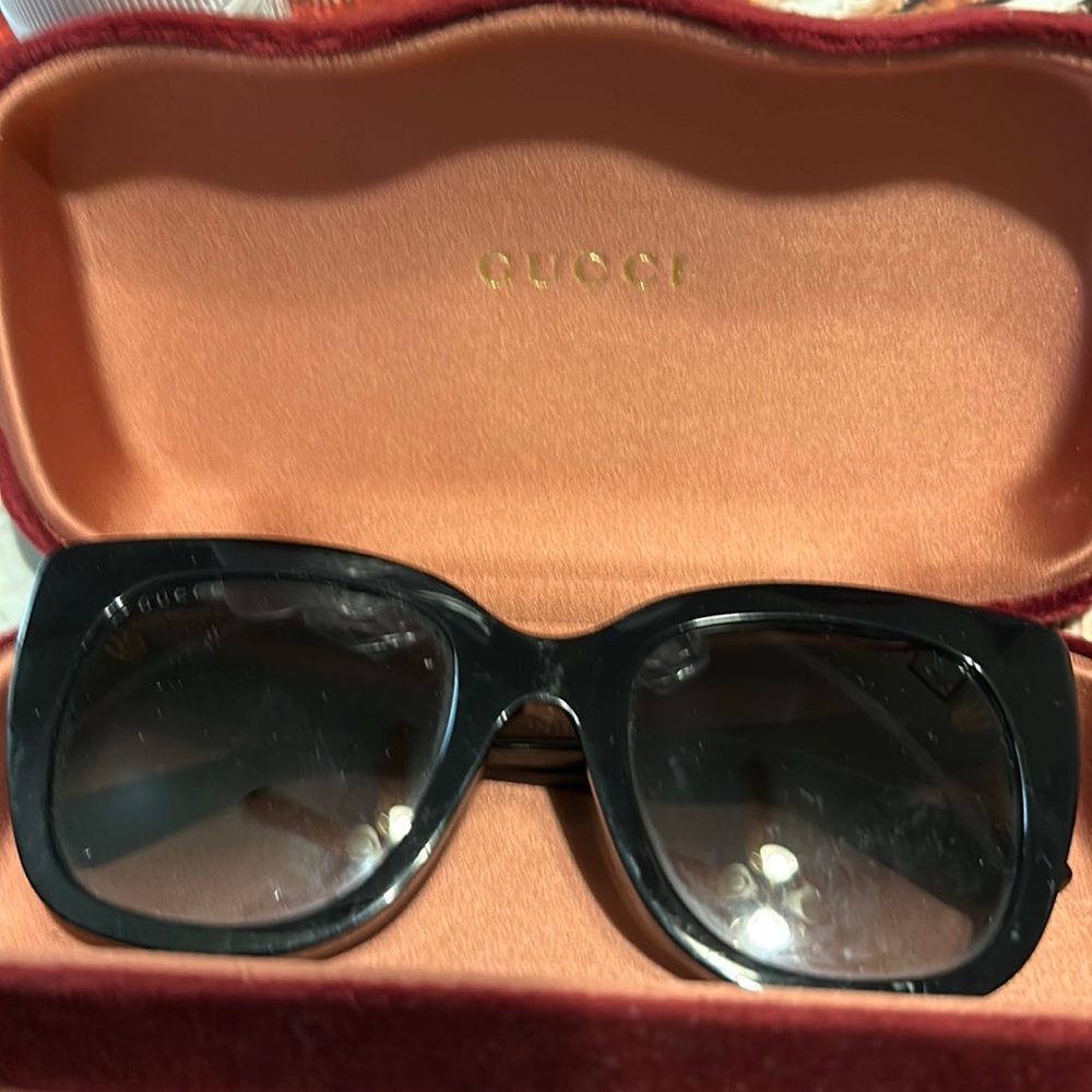 Women’s Gucci sunglasses